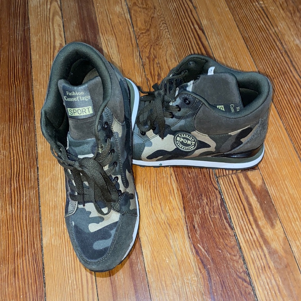 Women’s wedge camp sneakers